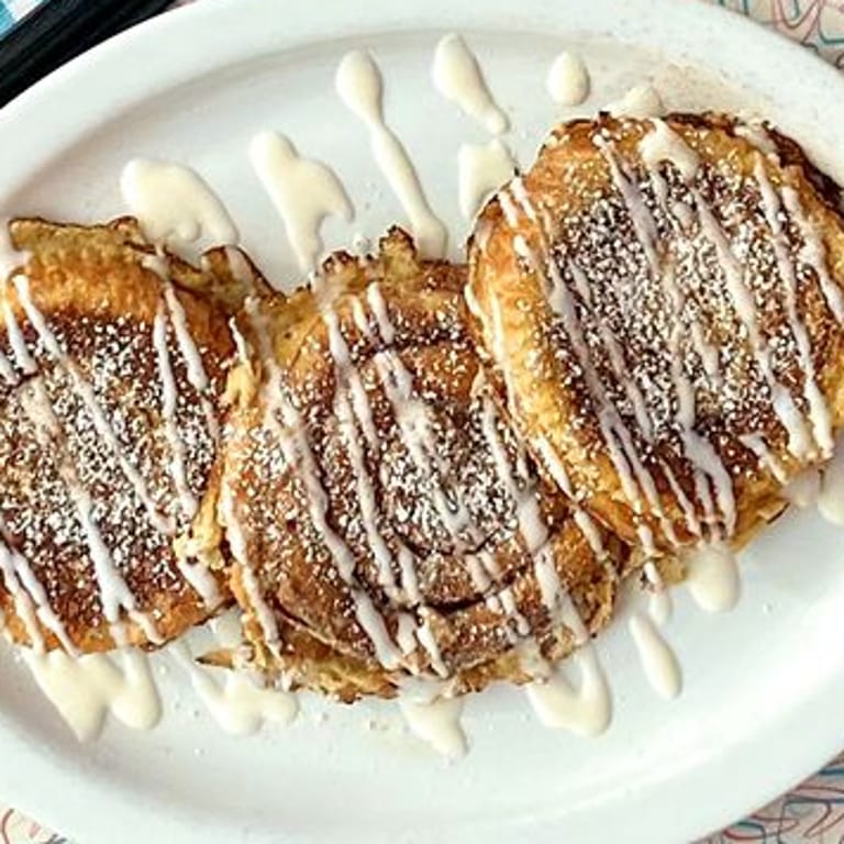Delicious Cinnamon Roll: A Sweet Treat at Our Diner